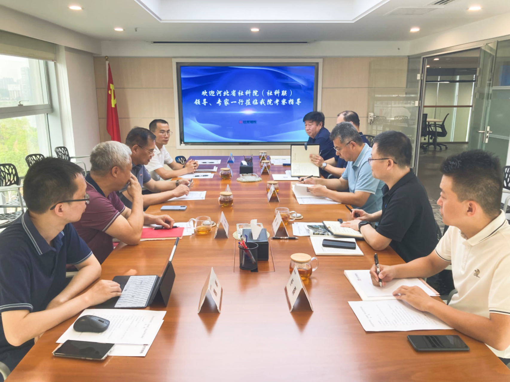 河北省社科院黨組成員、副院長(zhǎng)、省社科聯(lián)副主席肖立峰調(diào)研遠(yuǎn)景智庫(kù)
