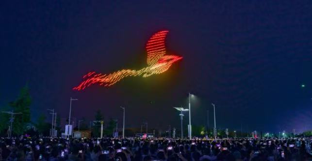無人機表演屬于低空經(jīng)濟的一部分，圖源央廣網(wǎng).jpg